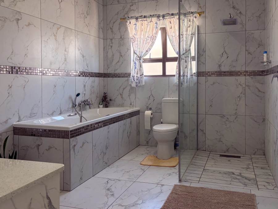 4 Bedroom Property for Sale in Country Club Western Cape